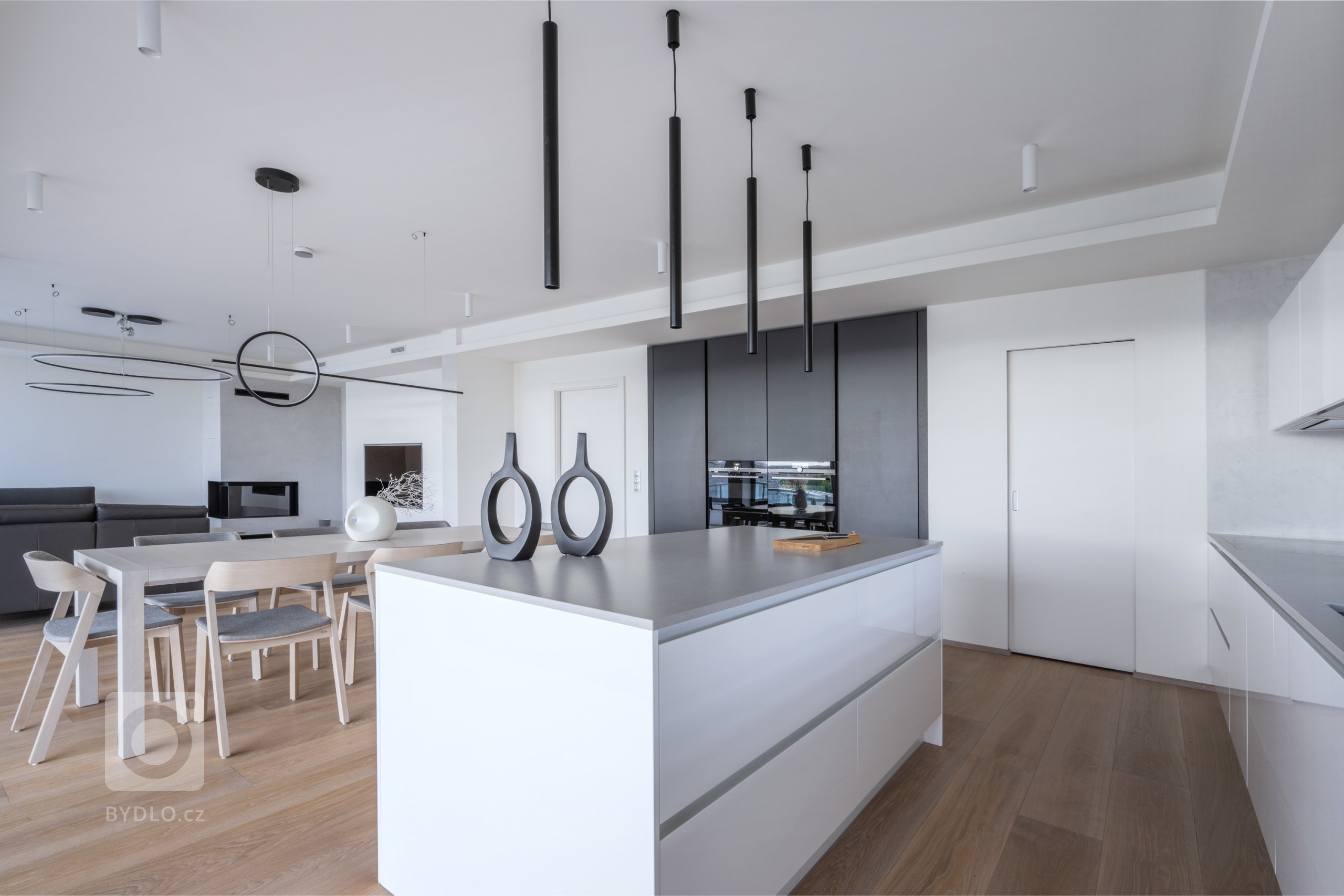 Kuchyně Sykora - promyšlená tak, abyste vy na nic myslet nemuseli 

Když přemýšlíte o nové kuchyni, co se vám honí hlavou nejvíc? Jaký bude mít tvar, barvu,…