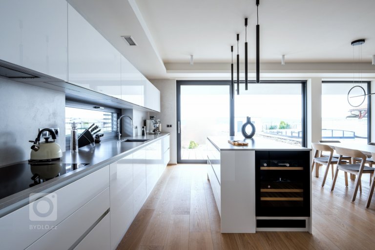 add picture to album