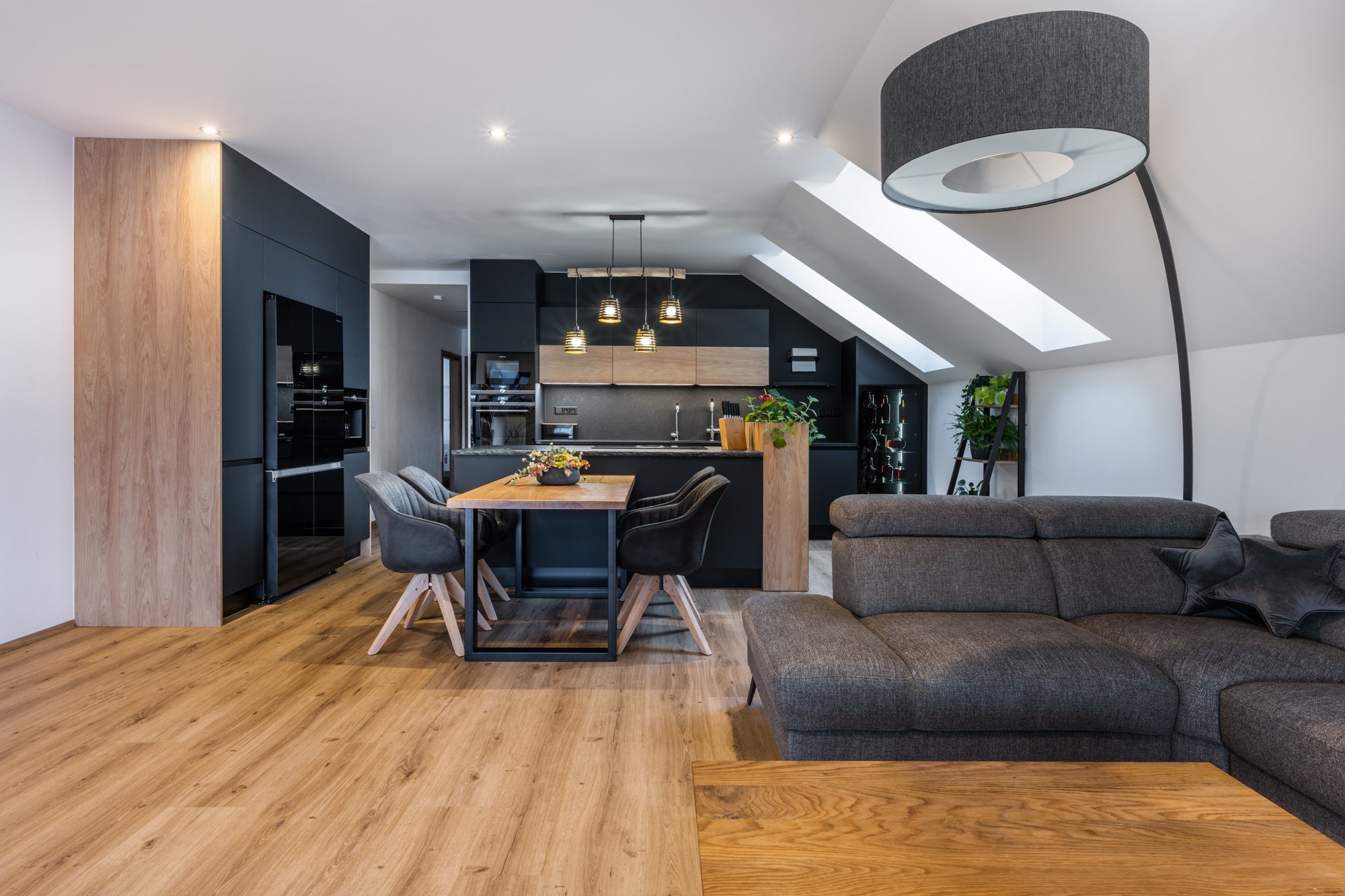 Nejlepší design má vždy pevné základy
Žula. Pevná, krásná, trvalá. Málokterý materiál v sobě tak výrazně a zároveň přirozeně spojuje kouzlo podmanivého…