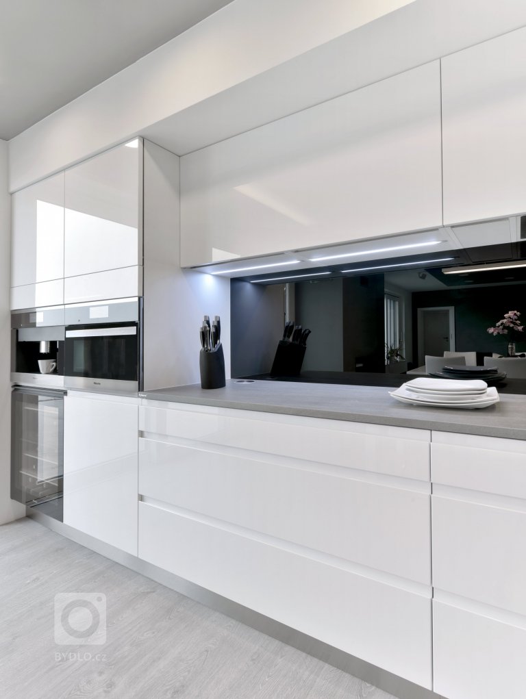 add picture to album