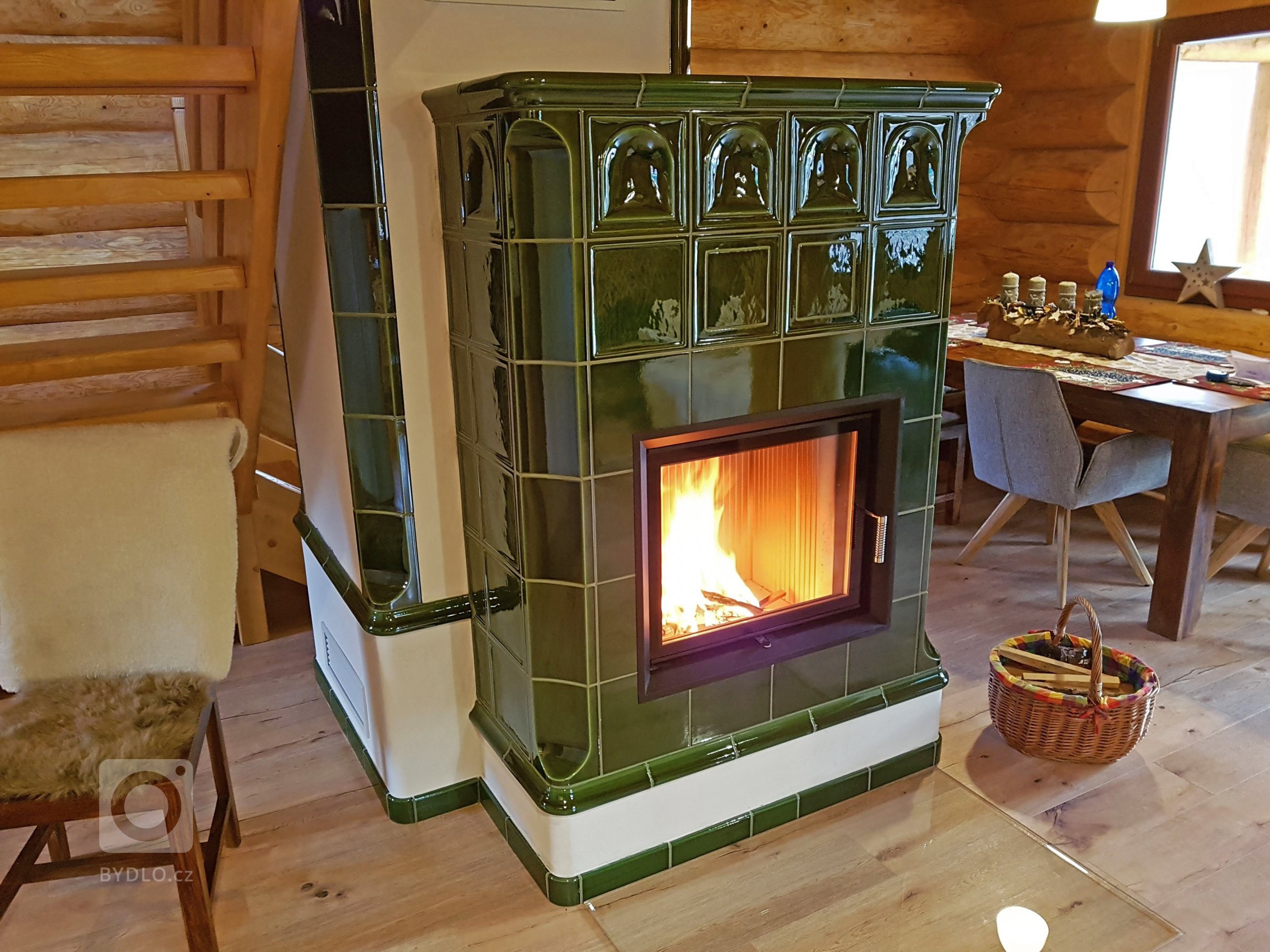 Když už si pořídíte pro rodinné bydlení srub, budete nejspíš romantik. A opravdový romantik se chce přitulit. K partnerce nebo partnerovi, k domácímu…