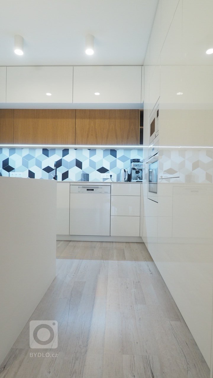 add picture to album