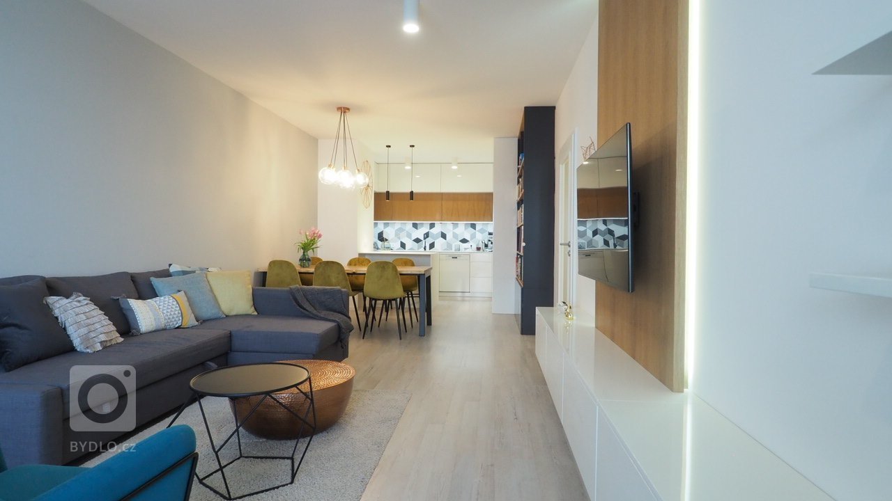 Byt pro manželský pár s&nbsp;malým synkem.

Byla jsem přizvána ke spolupráci v&nbsp;době, kdy zrovna majitelé byt přebírali od developera.&nbsp;

Jádrem mé…