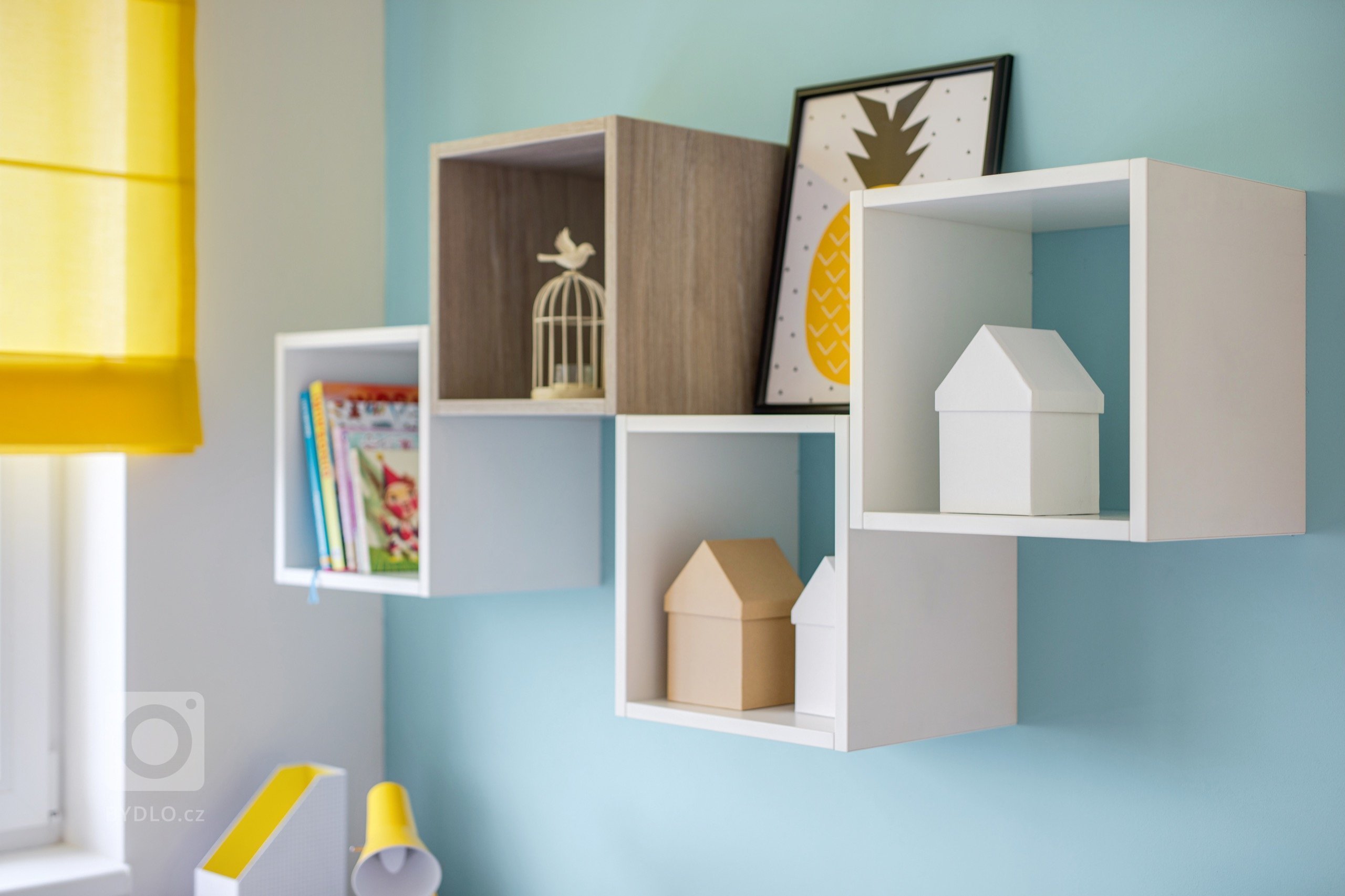 Jelikož se bytový komplex nachází mimo ruch velkoměsta, od začátku jsem chtěla, aby byt působil lehce, vzdušně, uvolněně a hlavně útulně, tak trochu ve smyslu…