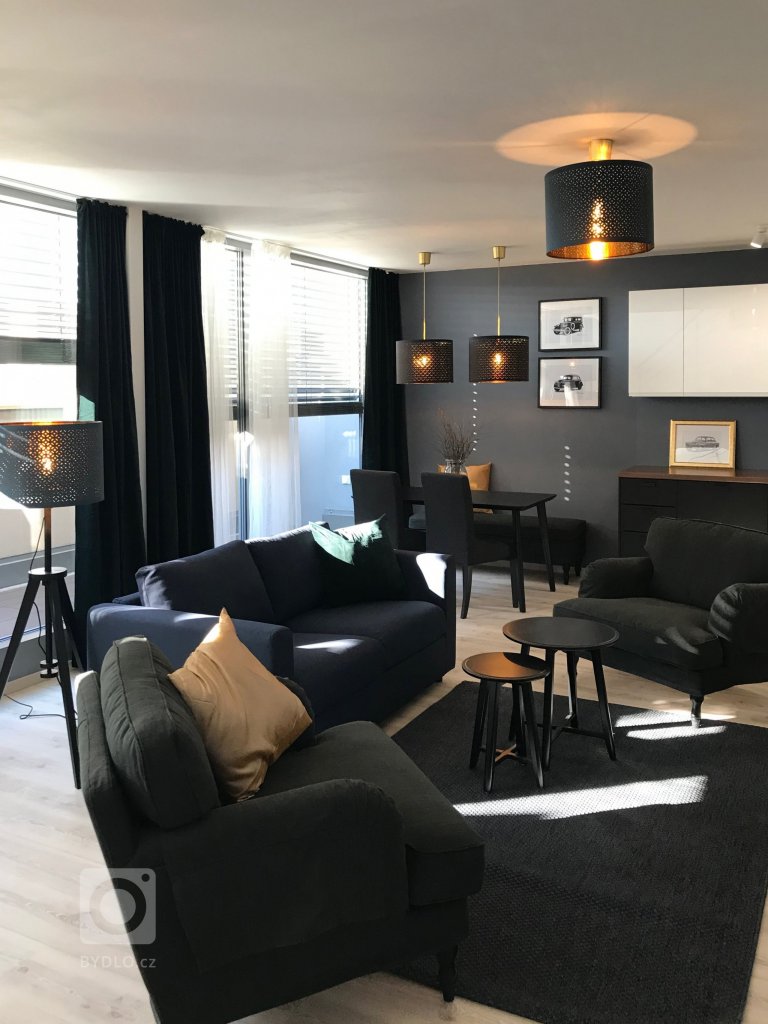 add picture to album