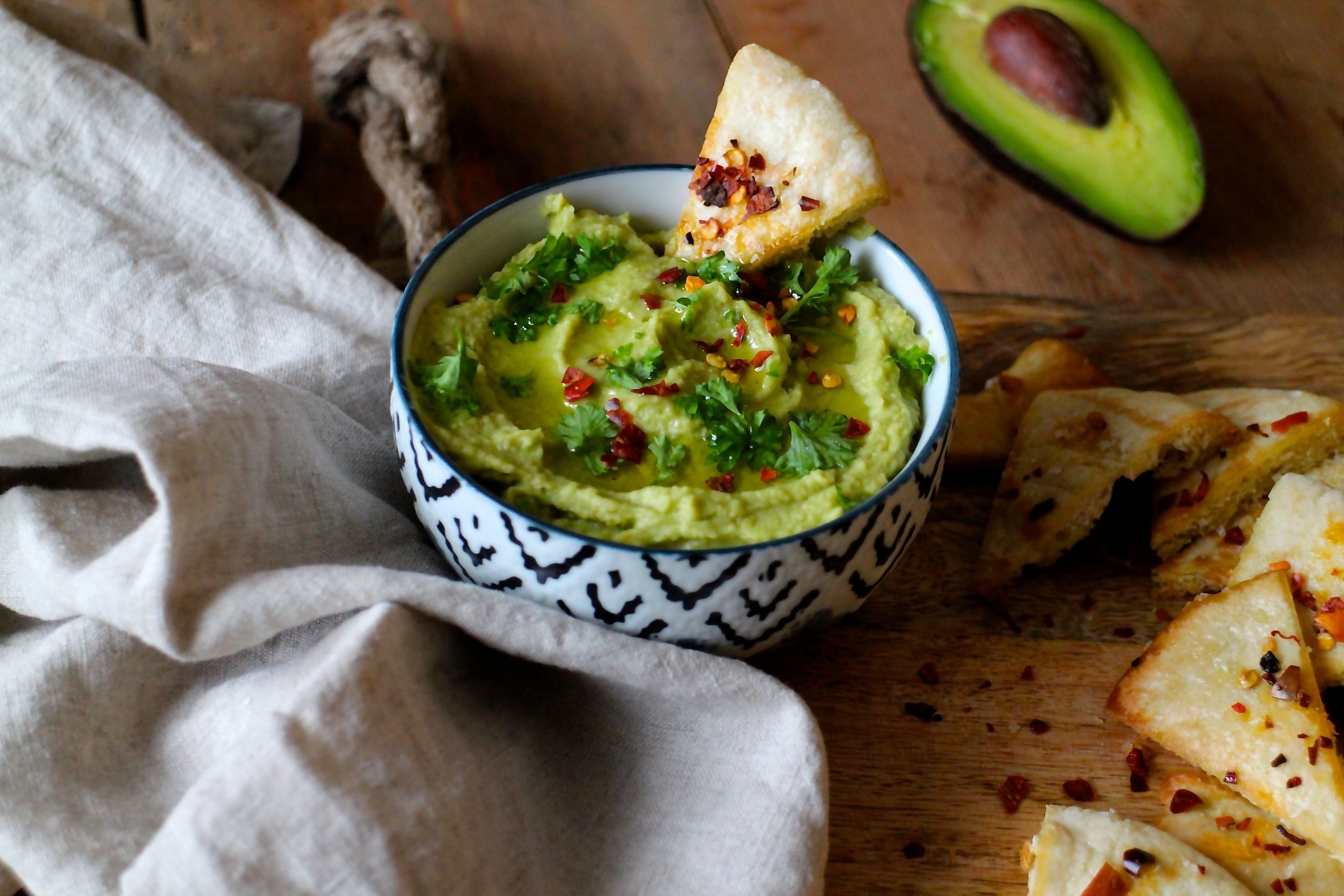 Hummus je skvělý jako dip k jakémukoli pečivu, ale i masu.
