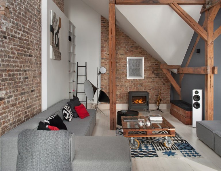 Loft, ve kterém najdete původní staré trámy