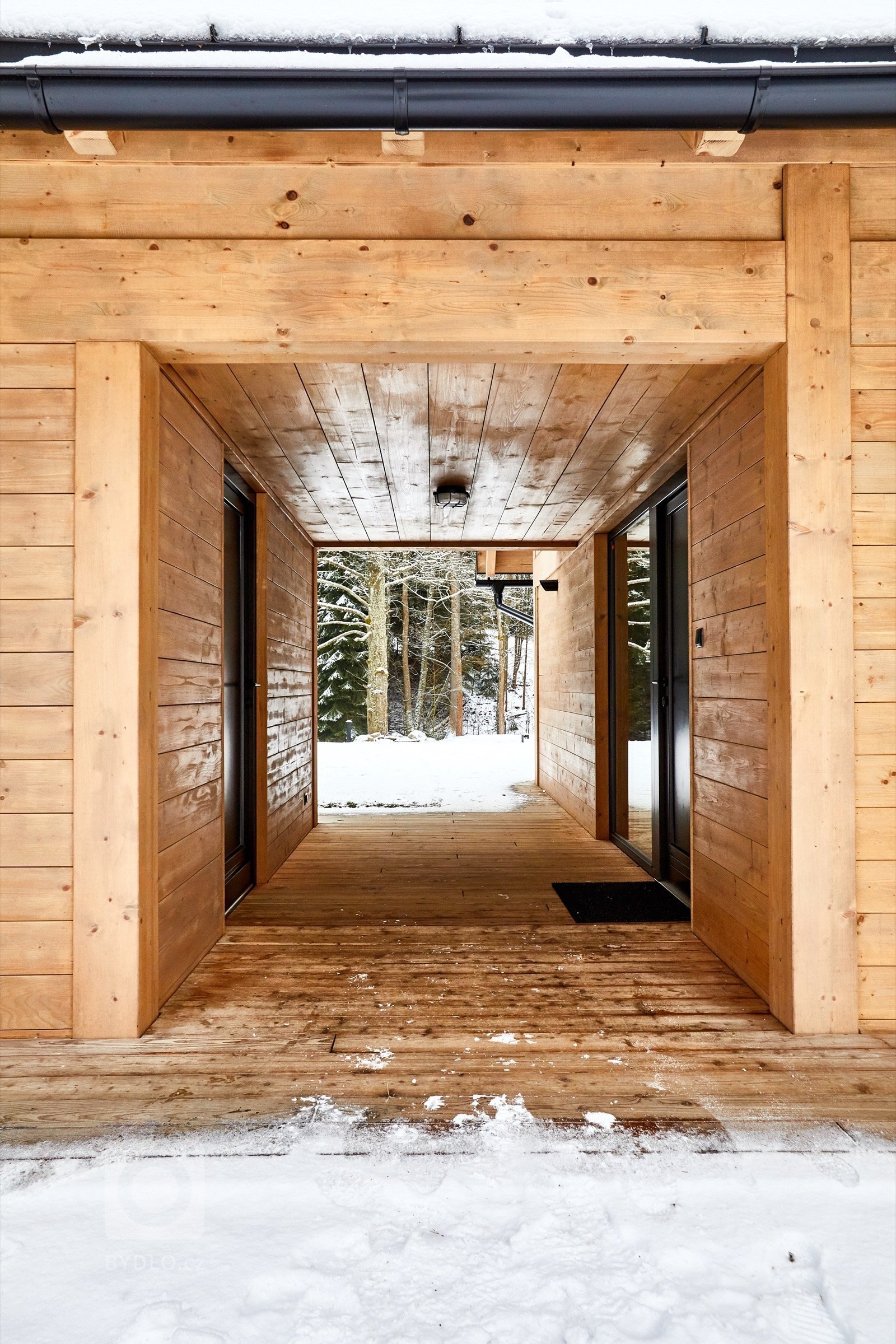 Dvě krásné&nbsp;dřevěné chaty uprostřed Jizerských hor, nacházející se v těsné blízkosti lyžařského areálu Šachty Vám nabídnou&nbsp;dokonalý odpočinek i…