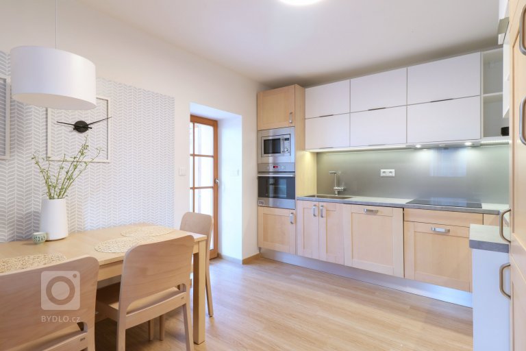 add picture to album