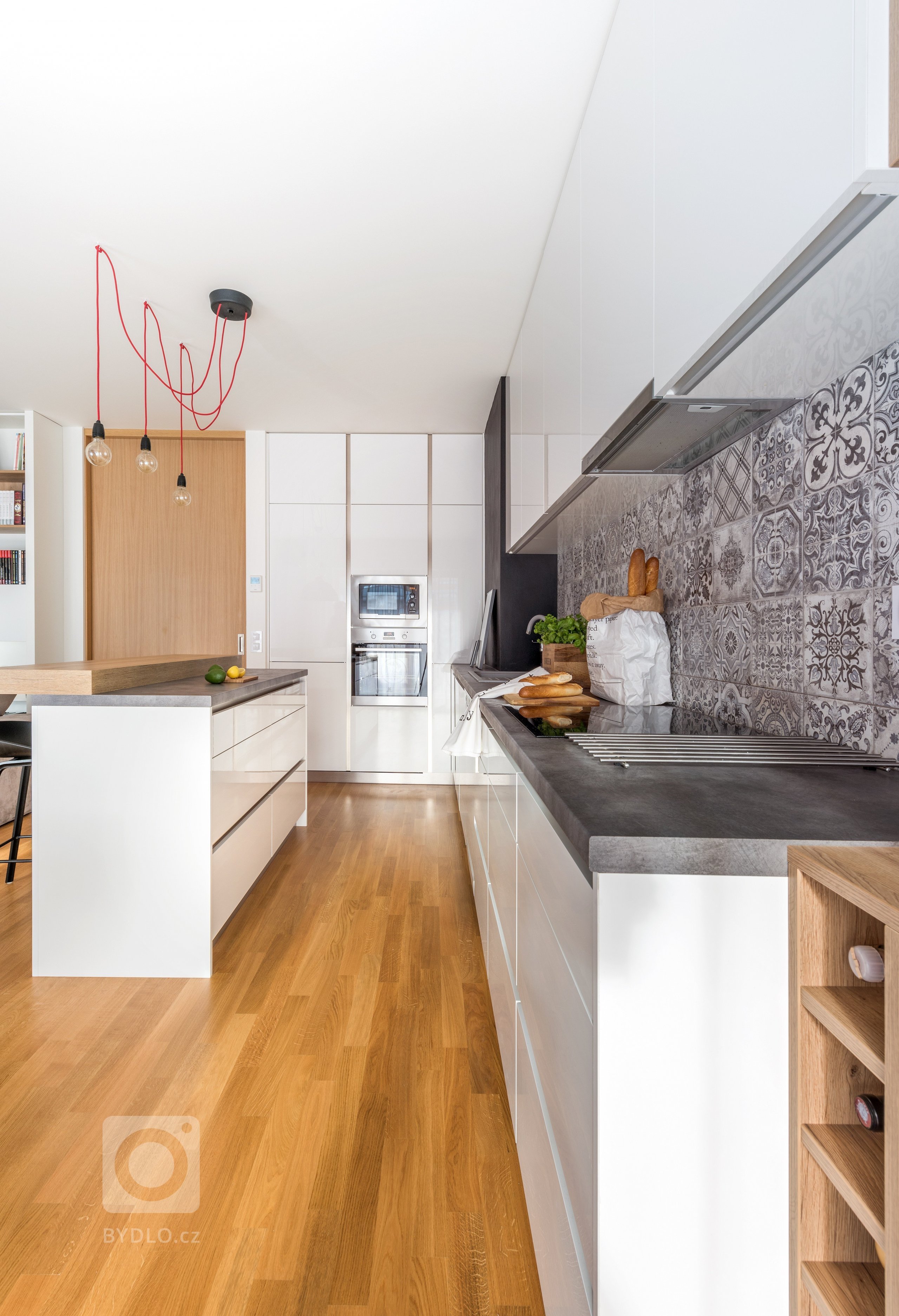 Královské Vinohrady jsou rezidenční čtvrtí se širokými ulicemi plnými elegantních činžovních domů, půvabných kaváren, dobrých restaurací i zeleně. Noblesu této…