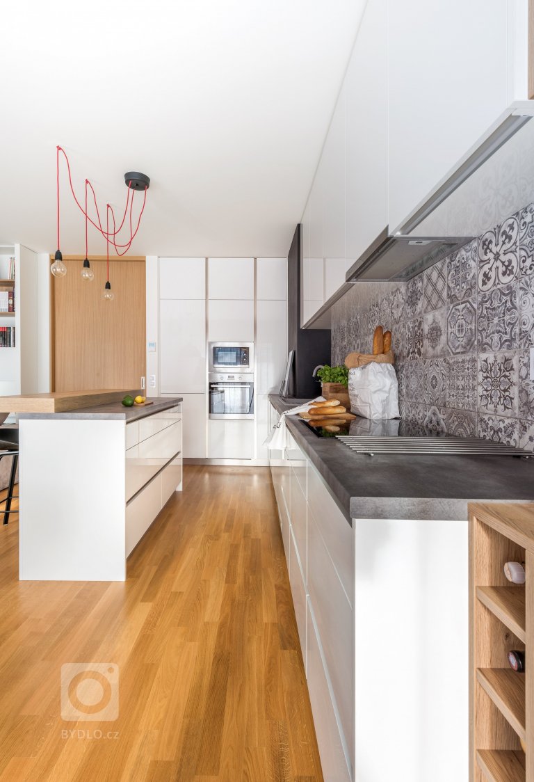 add picture to album