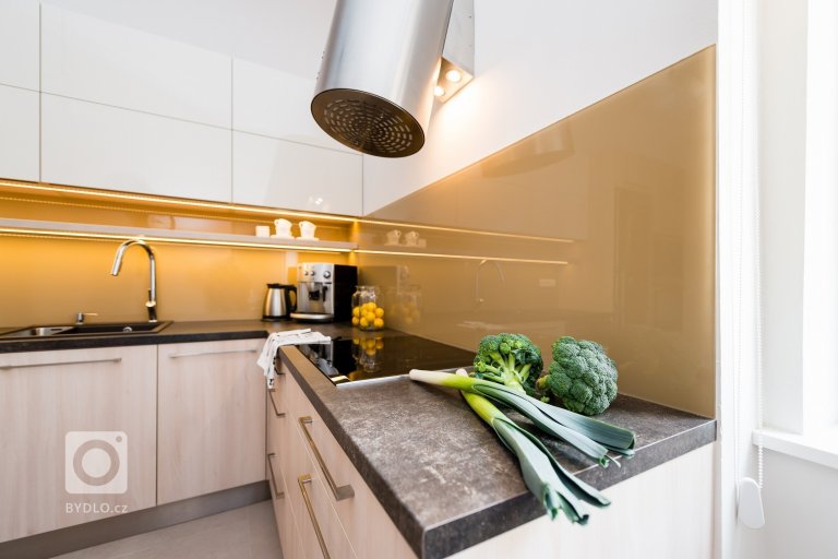 add picture to album