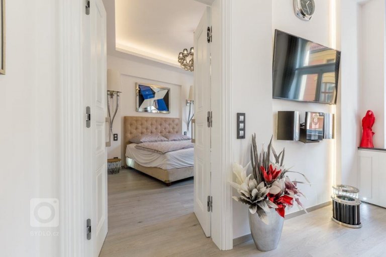 add picture to album