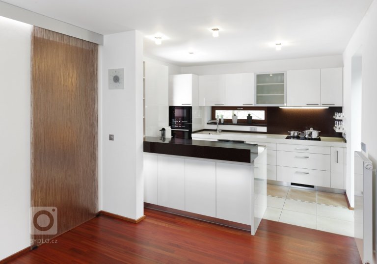 add picture to album