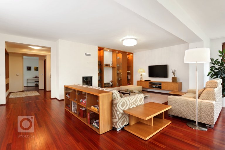 add picture to album