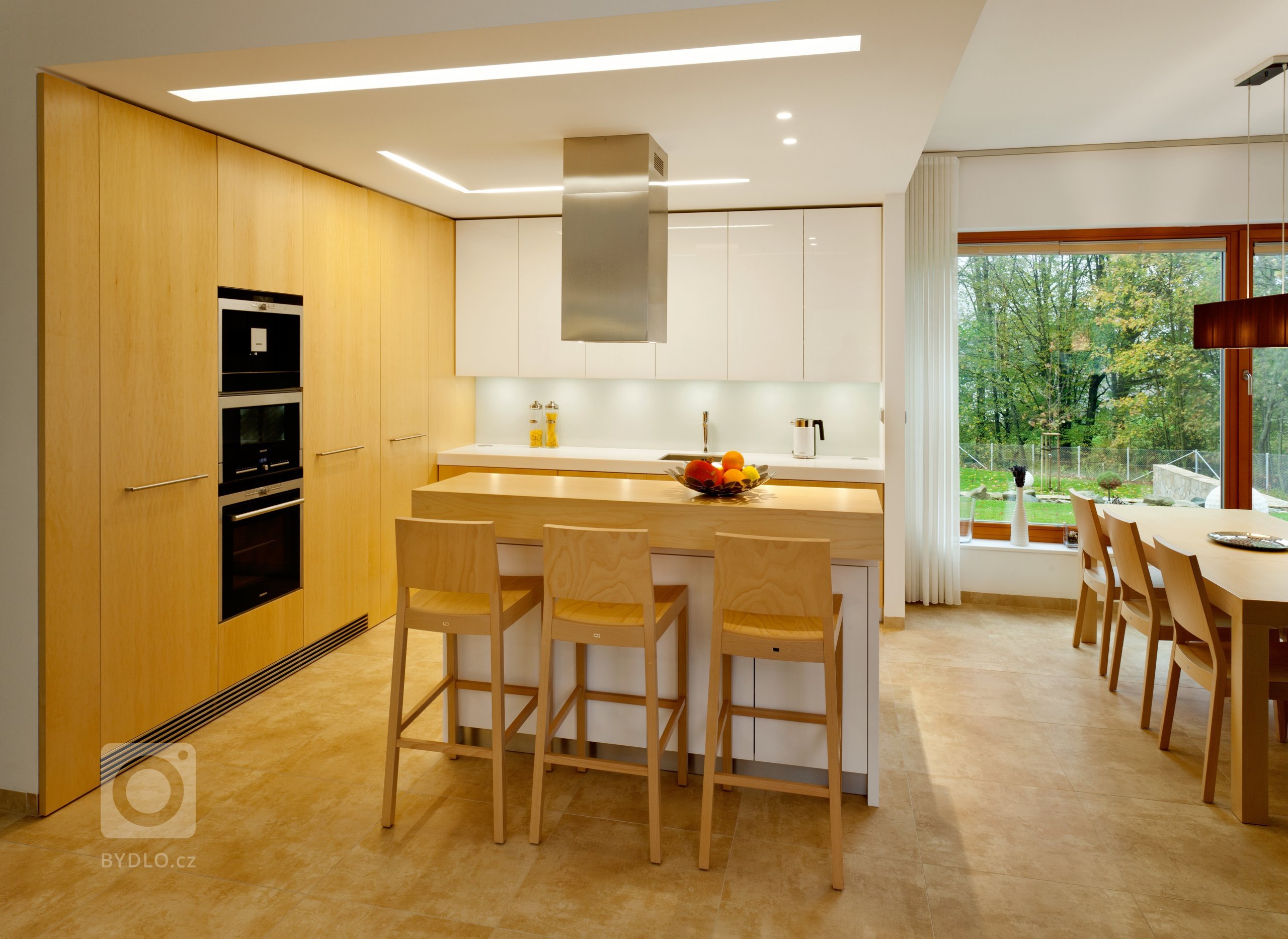 Naprostá dokonalost co se estetiky týče! Pokud máte rádi jednolité, ničím neručené linie, jste na správném místě. Uklidňující tóny světlého kanadského javoru…