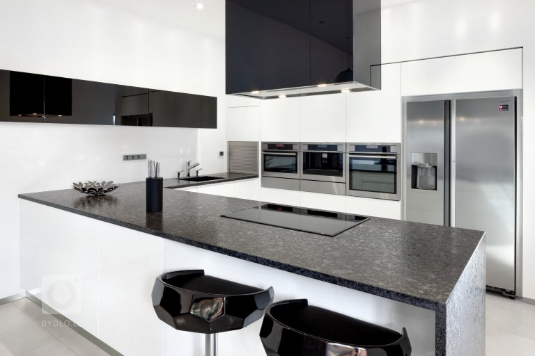 add picture to album