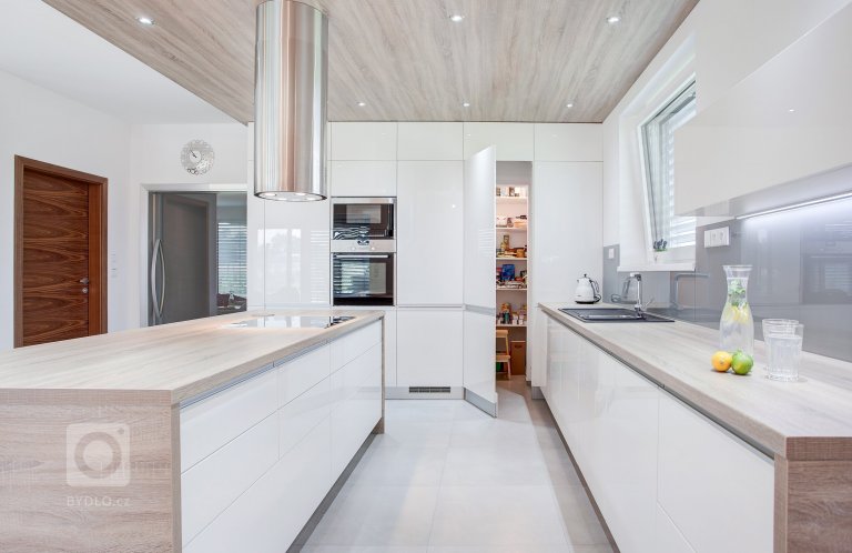 add picture to album