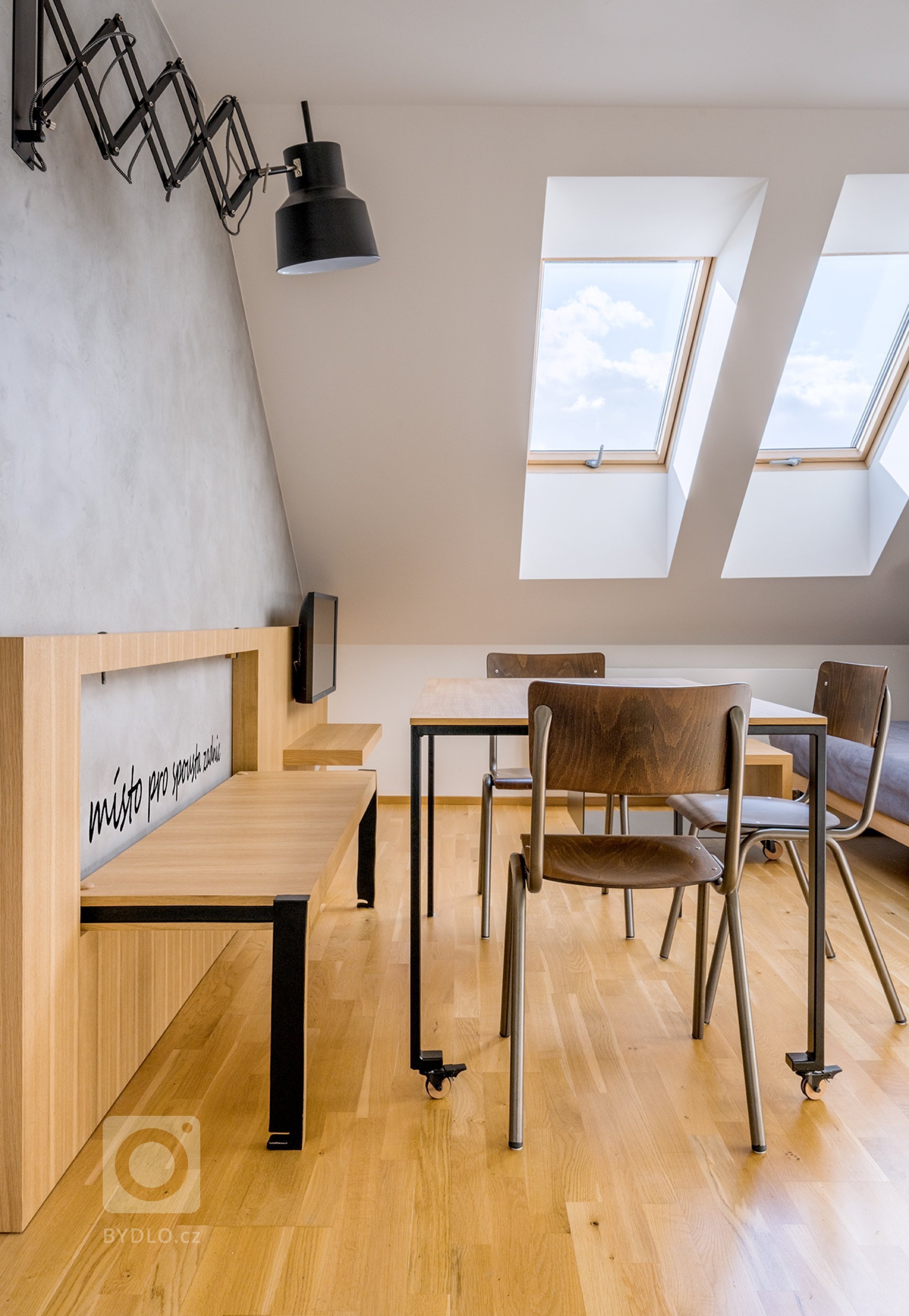 Investorka koupila mezonetový byt o&nbsp;výměře cca 72 m&sup2; a sama provedla částečnou rekonstrukci. My jsme dostali za úkol vytvořit obývací prostor s&nbsp…