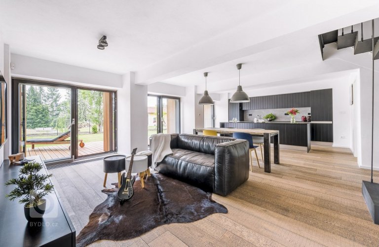 add picture to album