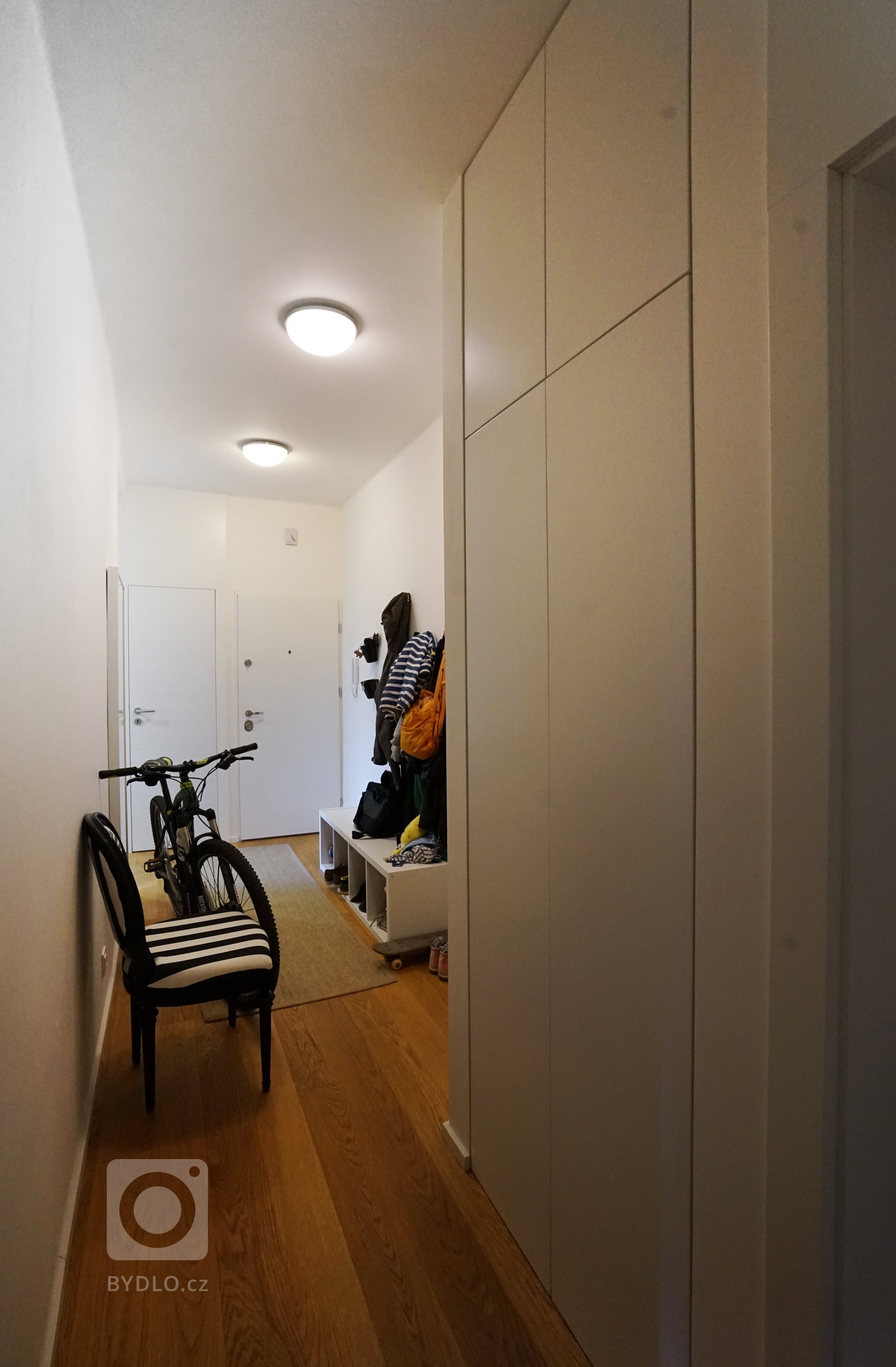 Návrh rekonstrukce malého pražského bytu 60m2 na diposzici 3+kk.
