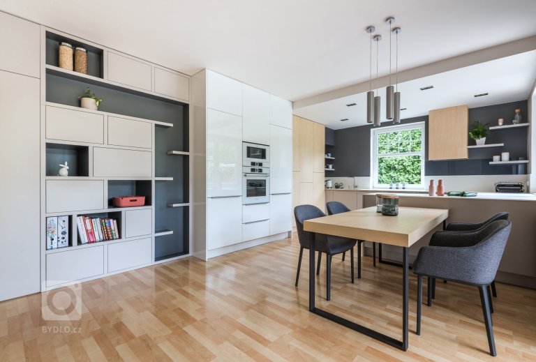 add picture to album